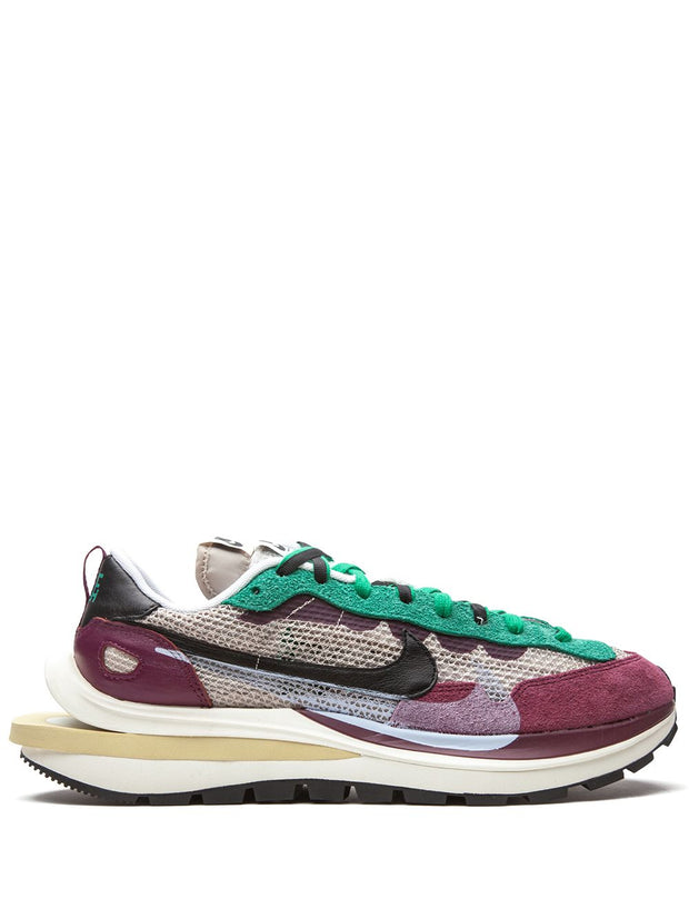 Nike Vaporwaffle / Sacai (Villain Red Neptune Green)